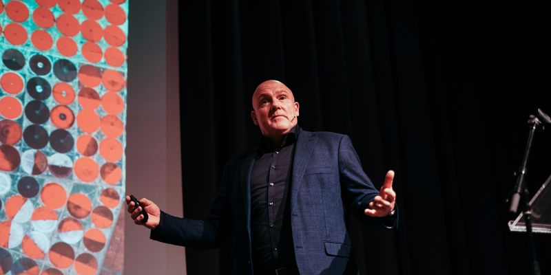 Plenary afternoon - Andre Kuipers - 05.jpg